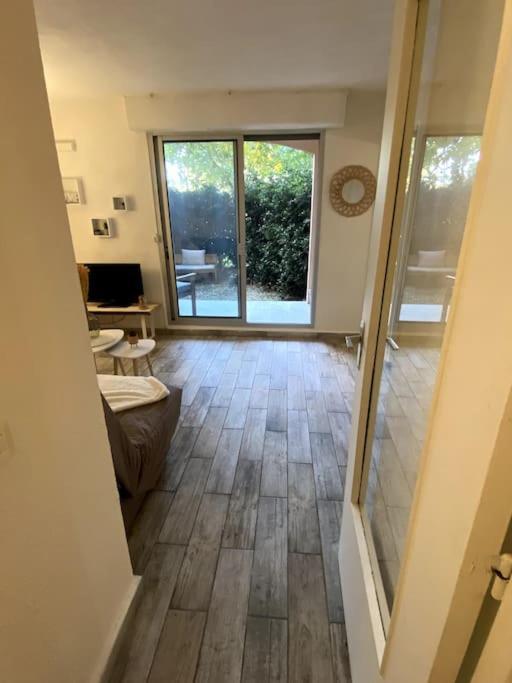 Appartamento Studio Cabine Avec Jardin Canet-en-Roussillon Esterno foto